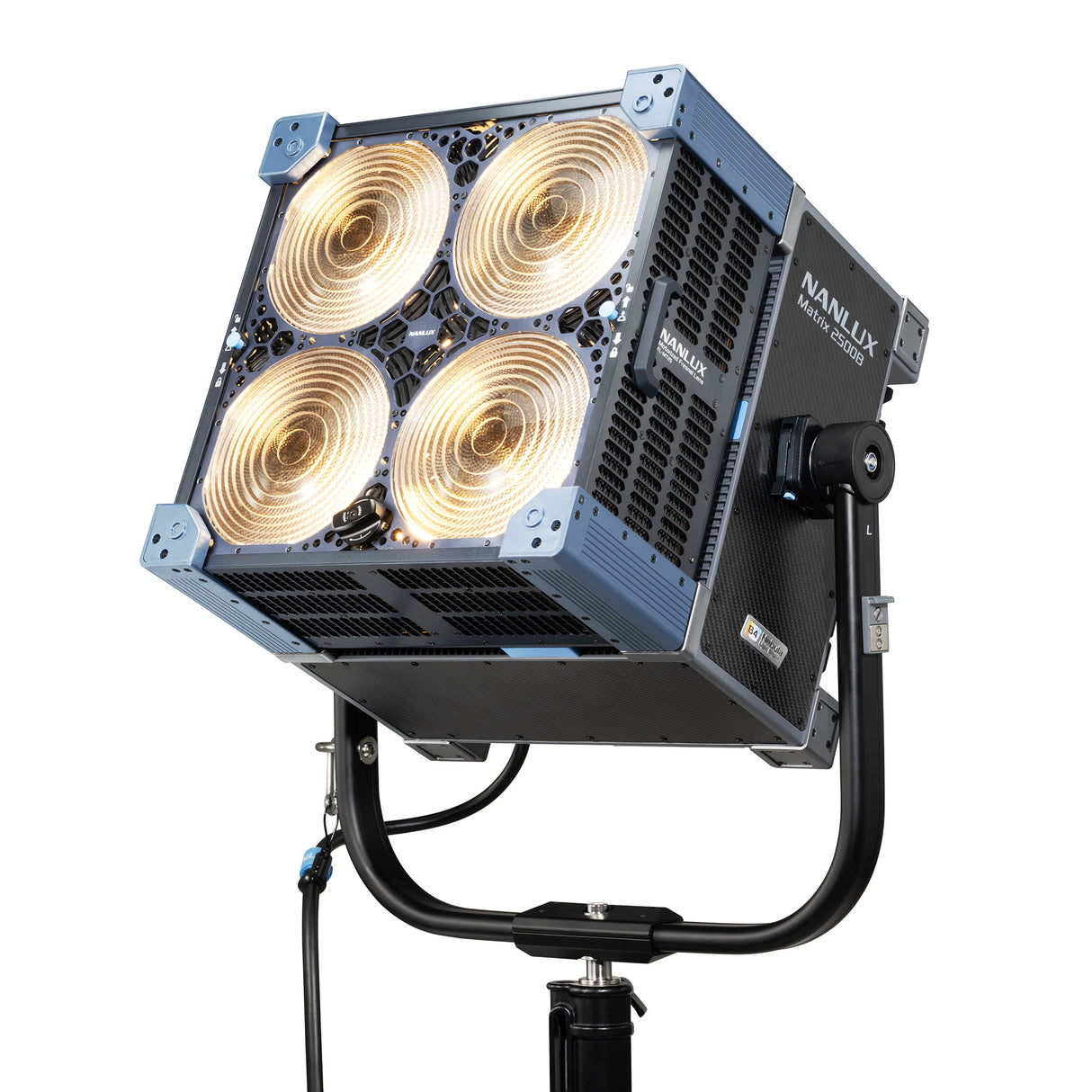 【発売予定】NANLUX Matrix 2500B スポットライト 2500W バイカラー 電動フレネルレンズ付属